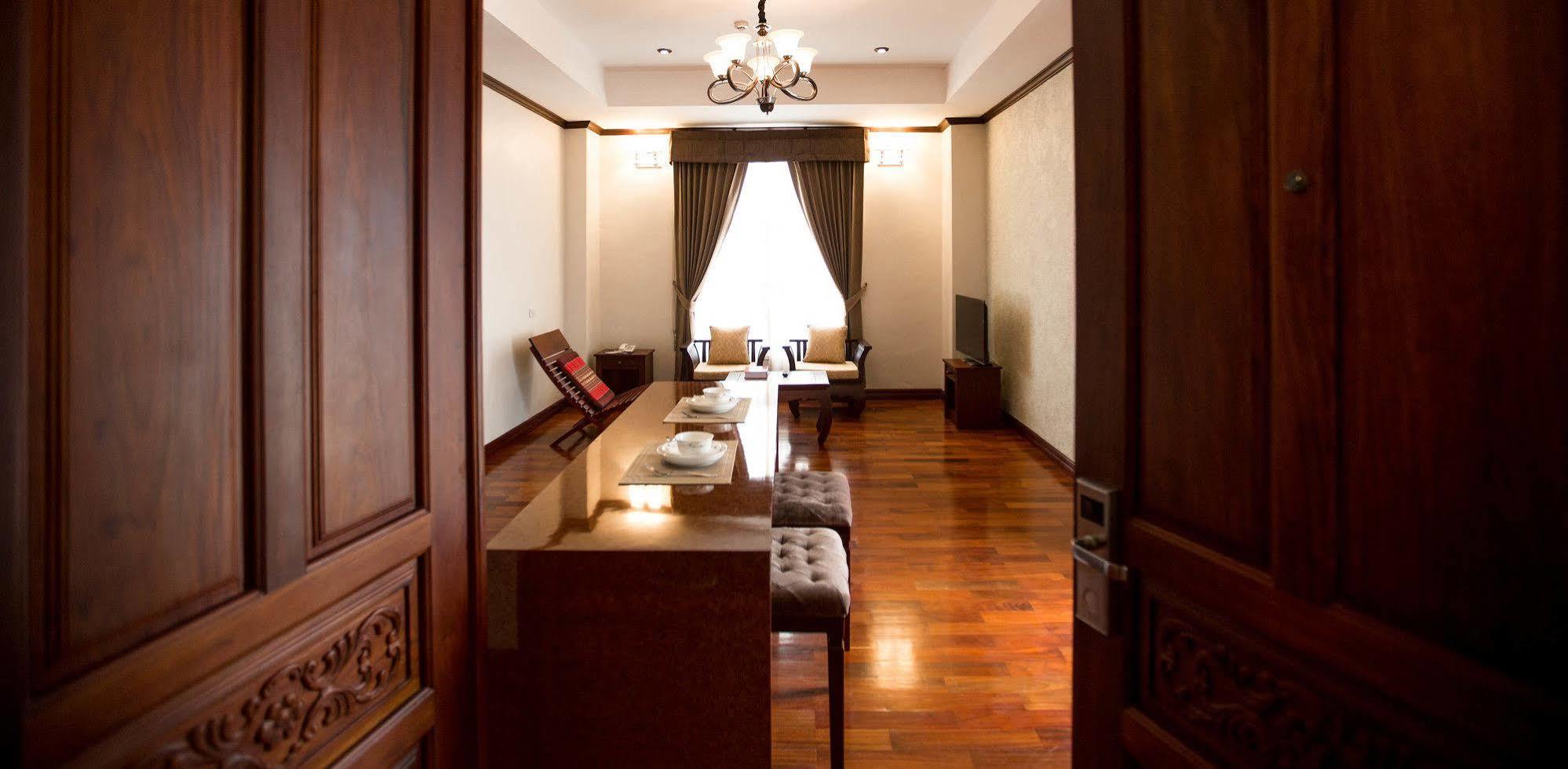 แคปิตอล เรสิเดนซ์ Hotel เวียงจันทน์ ภายนอก รูปภาพ